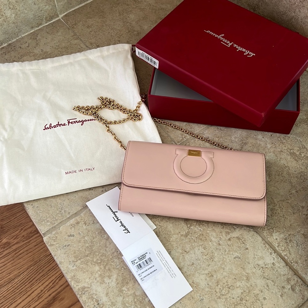 SALVATORE FERRAEGAMO Gancini City Leather Chain Wallet